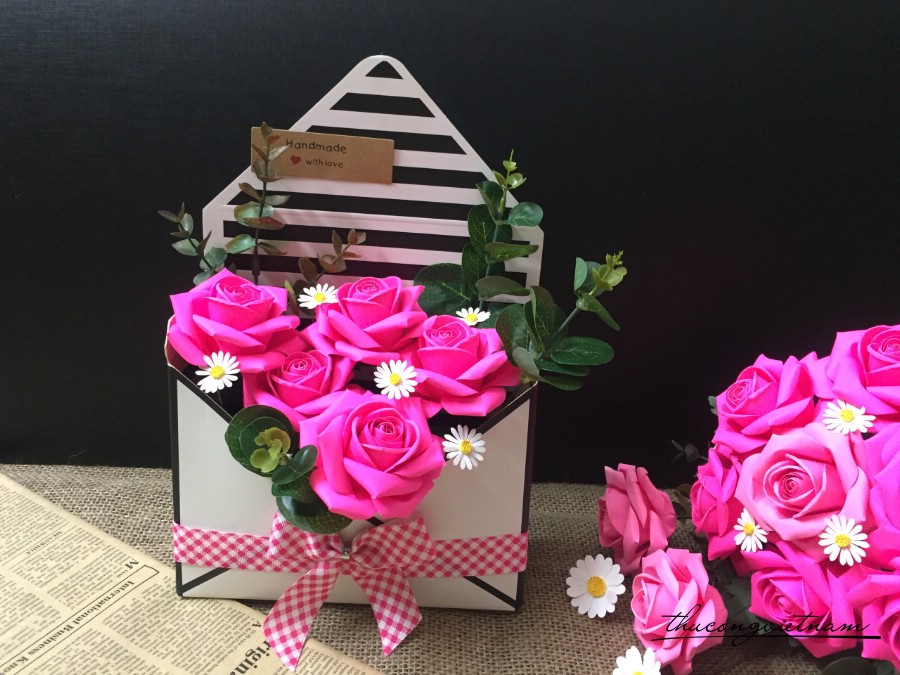 Hộp Hoa Hồng Phong Thư (20*16*7cm) - màu hồng đậm